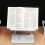 Support Tablette Et Livre Blanc Avec Base Stable Ajustable 5