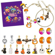 24-częściowy kalendarz adwentowy z biżuterią na Halloween z bransoletkami z duchami/nietoperzami/kotami, pudełkami na niespodzianki, dekoracjami