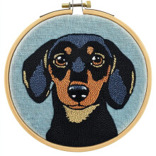 Cute Black Dachshund Punch Needle Kit for Beginners – DIY Yarn Embroidery Set with Printed Pattern & Hoop (20x20cm), Compatible with Standard Punch