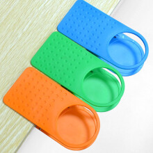 3 clips portavasos para silla/mesa – Compatibles con agua, refrescos y tazas de café – 3 colores aleatorios