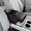 Apoio de braço para carro com porta-copos e compartimento para carregamento 1