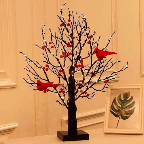 Vintage-Leuchtkardinalbaum mit LED-Lichtern und Beeren