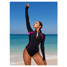 Maiô feminino de uma peça, com decote redondo, modelagem que afina a silhueta, mangas compridas, ideal para praia, piscina e férias - Cobertura