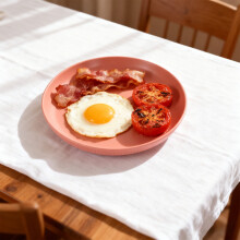 Round Plastic Plates 9 Inch Lightweight Dinner Plates Stackable Shockproof Pink Fruit Plates