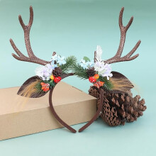 Diadema de astas con orejas de ciervo y diseño floral boscoso