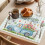 Set van 4 placemats met turquoise konijn en tulp. 3