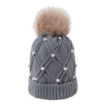 Damesmuts van effen gebreide wol – warme wollen muts, accessoire voor koud weer, zacht en veelzijdig winterkledingstuk