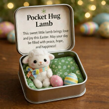 Paasknuffeldoosje, feestelijk mini-cadeaudoosje, schattig paasthema knuffeldoosje als lentecadeau.