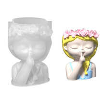 Molde de silicone em formato de menina para vasos de flores e porta-canetas.