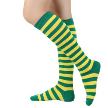 Stripete knehøye sokker til dame, tynne og tøyelige, perfekte for støvler, kjoler eller for å legge til en preppy stil til antrekk.