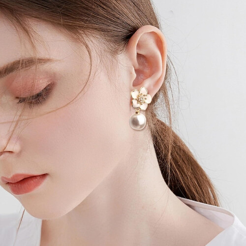 Pearl Drop Earrings Gold Plated Brass 1 Pair 1