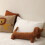 Cojín/Almohada con forma de perro salchicha, color marrón, 65 cm. 1