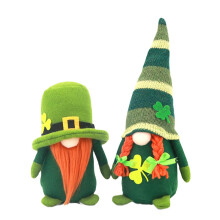 Decorazione per la festa di San Patrizio: coppia di gnomi leprecaini.