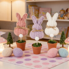 Decoración de mesa de conejito de peluche de Pascua – Suave centro de mesa para las fiestas de primavera en el hogar, jardín, interior/exterior