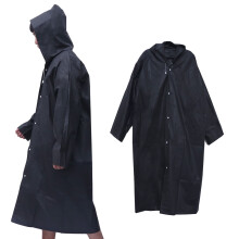 Funda impermeable negra ligera con capucha, material resistente a desgarros para exteriores.