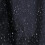 Capa de chuva preta e leve com capuz, material resistente a rasgos para uso externo. 5