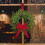 Guirlanda de Natal pré-iluminada de 30 cm com laço vermelho e frutinhas. 4