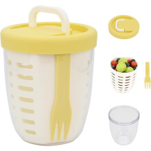 Recipiente para ensalada de frutas con tapa, tenedor y cesta de drenaje.