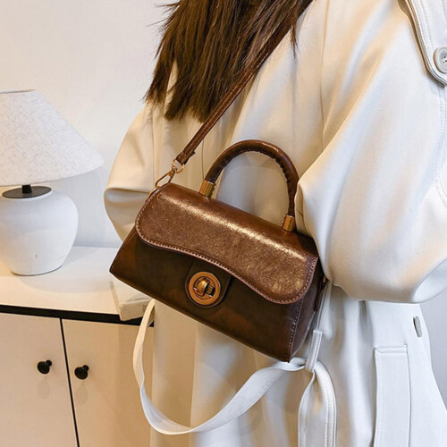 Γυναικεία τσάντα crossbody από πολυουρεθάνη 22x8x13εκ. 1