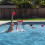 Schwimmendes Pool-Basketballspiel, rot oder blau, 1 Korb, 2 Bälle 7
