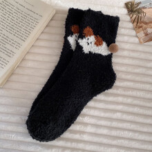 Effen, pluizige, zachte en warme damessokken van angorawol voor de winter, ideaal als kerstcadeau of paascadeau, groen.