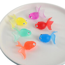 Juguete para gatos grande, colorido y realista de pez dorado de goma suave TPR flotante y translúcido para interiores y exteriores (color aleatorio).