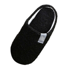 Pantuflas de hombre con plantilla de espuma viscoelástica y suela de goma. Tallas 36-44.