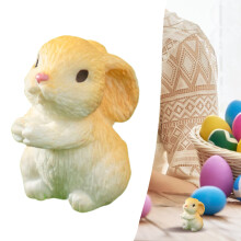 Miniaturas de coelhos em resina com tema criativo, perfeitas para decorar ovos de Páscoa e o jardim.