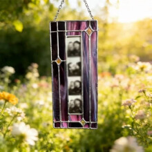 Cadre photo vertical suspendu avec bordure en verre coloré