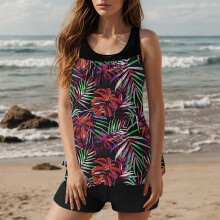 Zweiteiliger, hochgeschnittener Badeanzug für Damen mit Print und lockerem Oberteil – figurbetont und ideal für den Sommerurlaub am Strand.