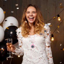 OULII Glow in the Dark Klokketting voor Dames, stijlvolle siliconen hanger met zeer nauwkeurig uurwerk.