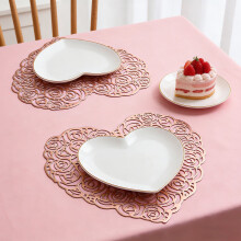 Napperon rond en PVC en forme de cœur, imperméable et résistant à la chaleur, idéal pour la décoration de table romantique de la Saint-Valentin.