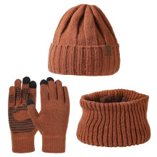 Winterse gebreide set bestaande uit een muts, touchscreen handschoenen en een nekdoek voor dames, essentiële bescherming tegen de kou buitenshuis,
