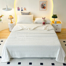 Plaid polaire doux et respirant, peluche moelleuse pour un confort douillet en toute saison. Idéal pour canapé, lit et décoration intérieure.