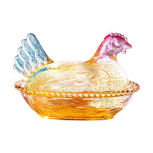 Prato de sobremesa de mesa multicolorido com potes de doces divertidos em estilo pastoral