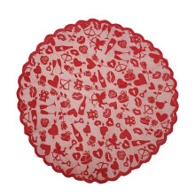 Ronde rode tafelkleden voor Valentijnsdag, vintage kanten tafelkleden, rustieke tafelkleden met geborduurde harten voor feestelijke dinerdecoratie.