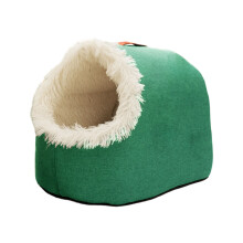 Lit chaud et douillet pour chat avec capuche. Un couchage apaisant et confortable pour les chats de moins de 9 kg. Rembourrage amovible et lavable.