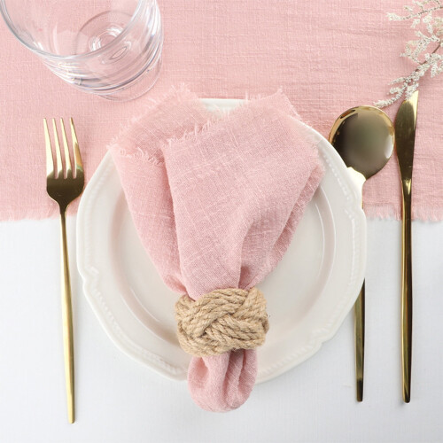Σουπλά με ρυτίδες από λινό ύφασμα με πτυχώσεις και φούντες για σερβίρισμα