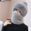 Set da donna composto da cappello e sciarpa in maglia, colore grigio. 2