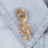 Broche con forma de micrófono en oro o plata. 3