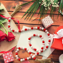 Guirlande de perles en bois avec pompon pour la Saint-Valentin, décoration rustique en perles de bois style ferme G22288