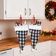 Christmas Plaid Silverware Holder Set – 2PCS Christmas Hat Cutlery Bags with White Fur Trim – Table Utensil Holders for Holiday Dinner Party Decor