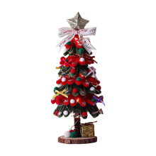 Speelgoed kerstboom van pijpenragers – Wijnrode doos