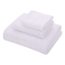 Collection de serviettes de bain blanches comprenant trois articles en tissu doux pour un usage quotidien. Absorbantes et à séchage rapide pour