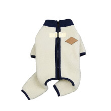 Winteroveralljas met ritssluiting aan de achterkant, zacht en geschikt voor kleine tot middelgrote puppy's.