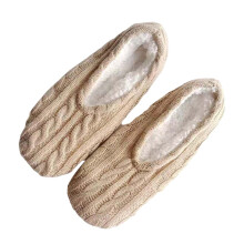 Chaussettes-chaussons antidérapantes en nylon pour femme, chaussons d'intérieur chauds et confortables avec semelles antidérapantes – 1 pièce