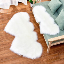 Heart-shaped plush rug runner, soft carpet for bedroom/living room, cozy seat pad, Valentine's decor, white, 27.5x13.7 in, compatible with home