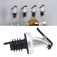 Leakproof Metal Oil Spout Pourer 8.5cm Kitchen Bar Dispenser