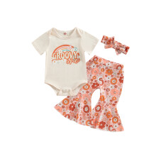 (12-18 Months, Creamy White) Conjunto bebê menina: calça, body com estampa de letras e arco-íris, calça flare floral e faixa de cabelo.
