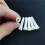 2X Gitarr Nötkreatur Benmaterial Akustisk Gitarr Bridge Pins med Pearl Shell Dot för Akustiska Folkgitarr Tillbehör 2